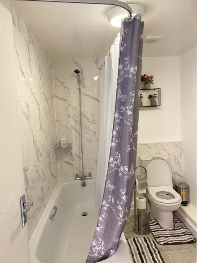 Excellent And Amazing Apartment With Private Parking 吉林汉姆 外观 照片